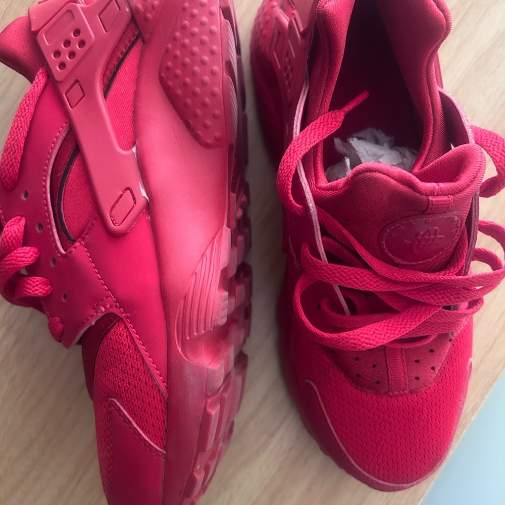 Red Nike Huarache